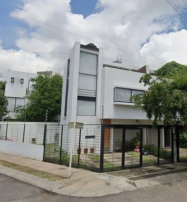 Foto 2 de Casa en Renta en Villa de los Belenes frente a parque
