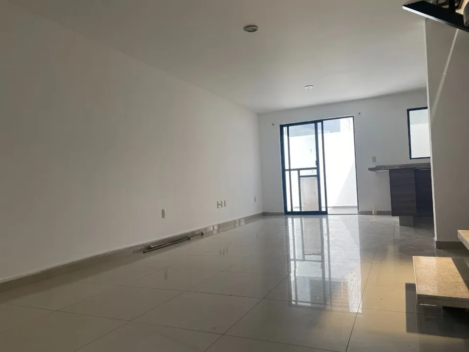 Foto 3 de Casa en Renta en Villa de los Belenes frente a parque