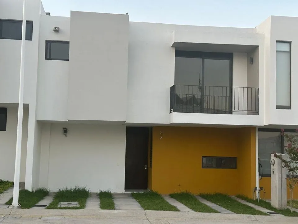 CASA EN VENTA O RENTA EN BOSQUES DE SANTA ANITA