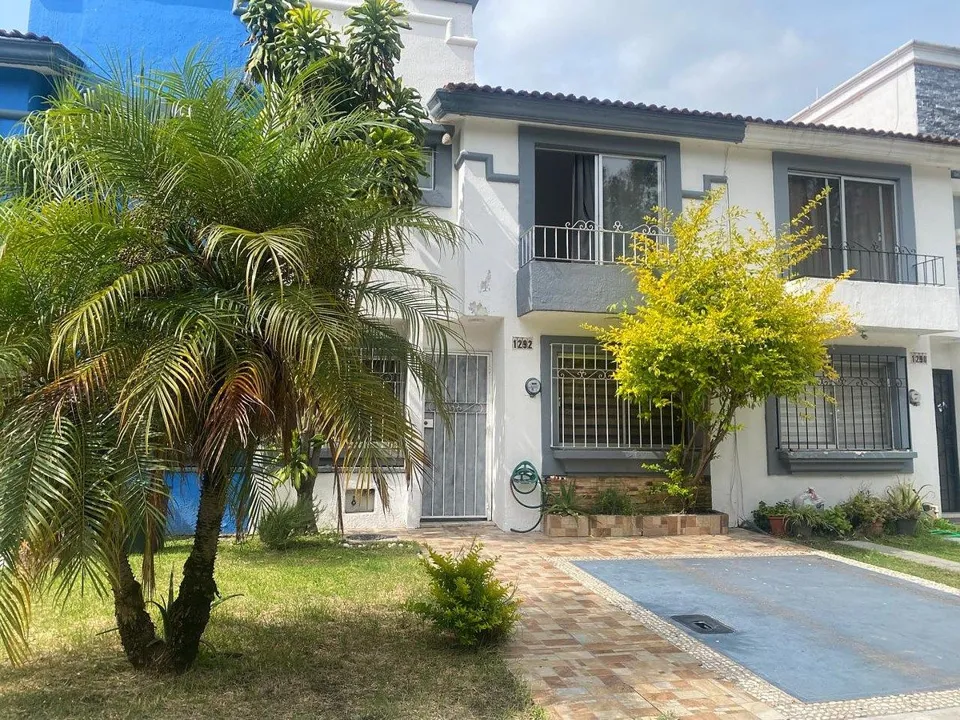 Casa en Venta En Real Del Valle, Tlajomulco.