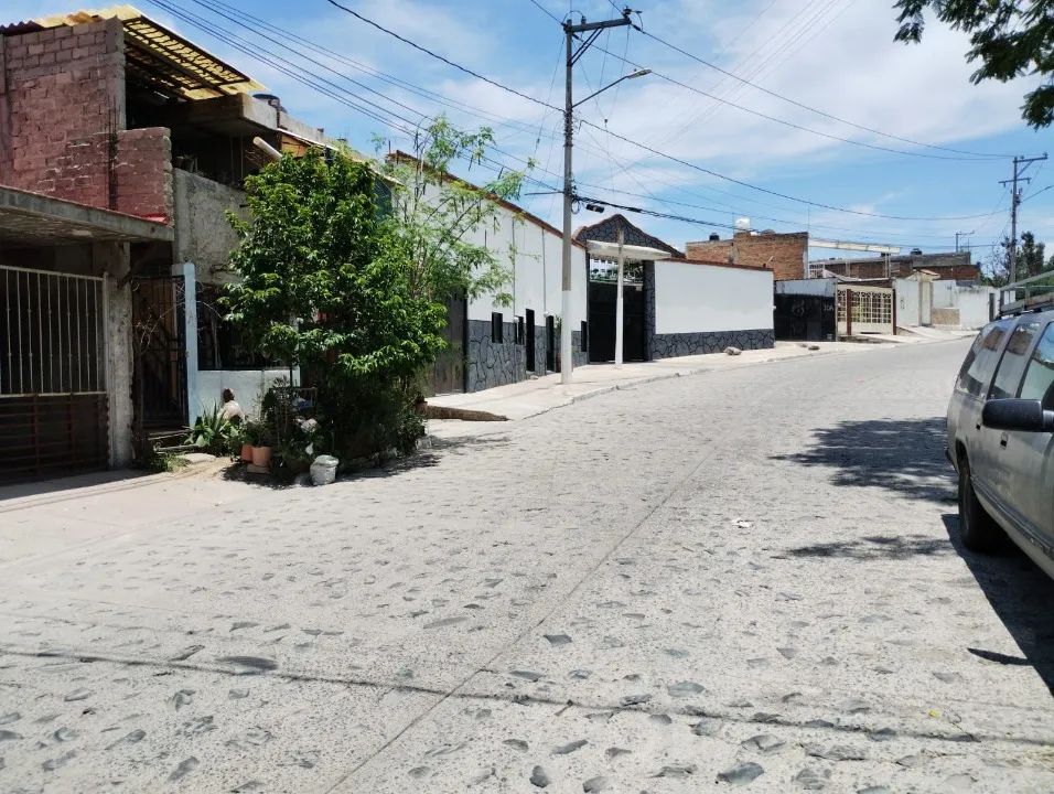 Terreno en venta en Via De Los Rosales, Jardines De La Enramada, Zapopan