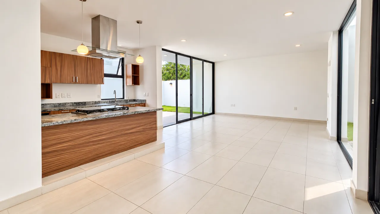Foto 2 de CASA EN VENTA EN SOLARES – COTO FONTEE