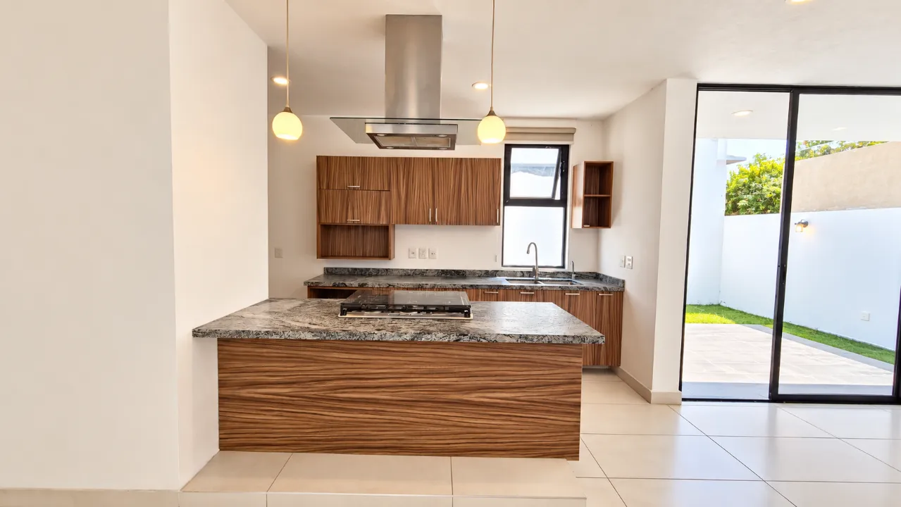 Foto 3 de CASA EN VENTA EN SOLARES – COTO FONTEE