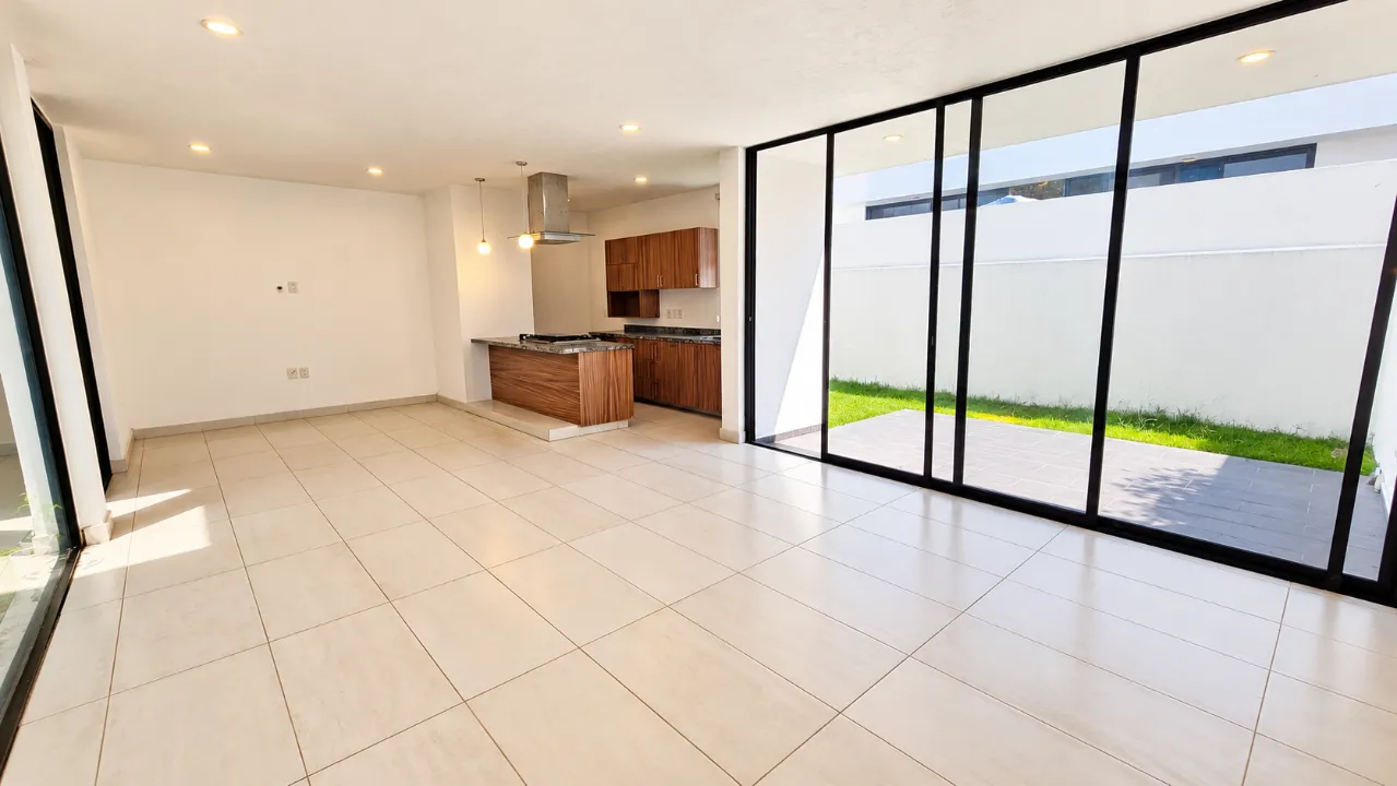 Foto 4 de CASA EN VENTA EN SOLARES – COTO FONTEE