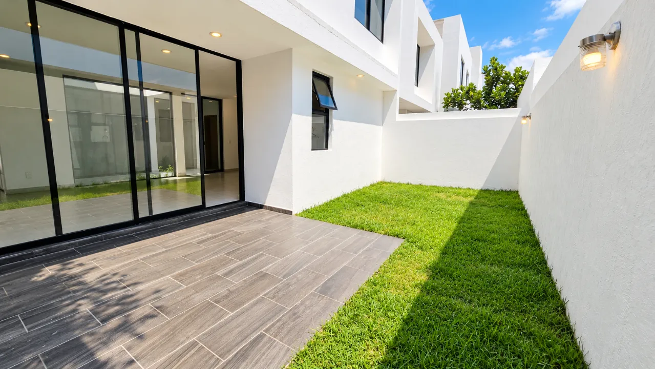 Foto 5 de CASA EN VENTA EN SOLARES – COTO FONTEE