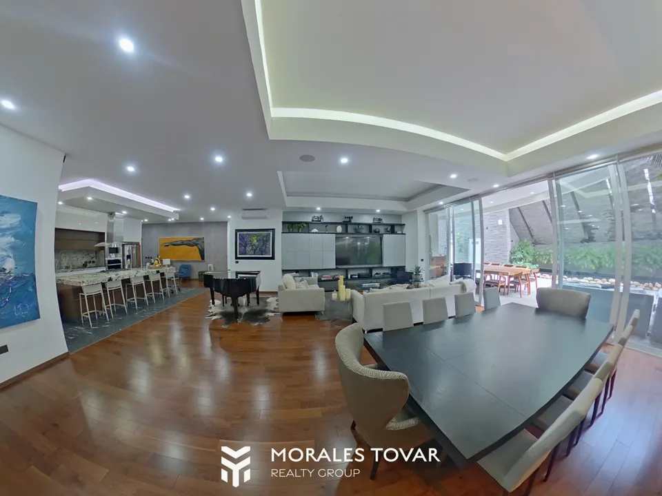 Residencia de Lujo con Jardín y Alberca Privada en Reserva Zotogrande