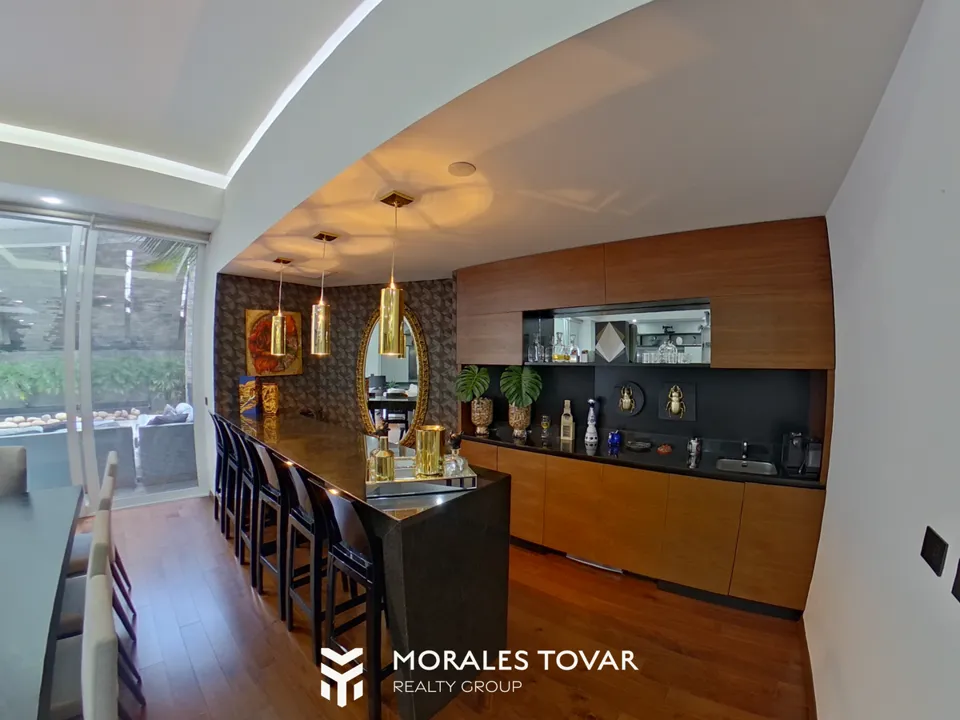 Foto 2 de Residencia de Lujo con Jardín y Alberca Privada en Reserva Zotogrande