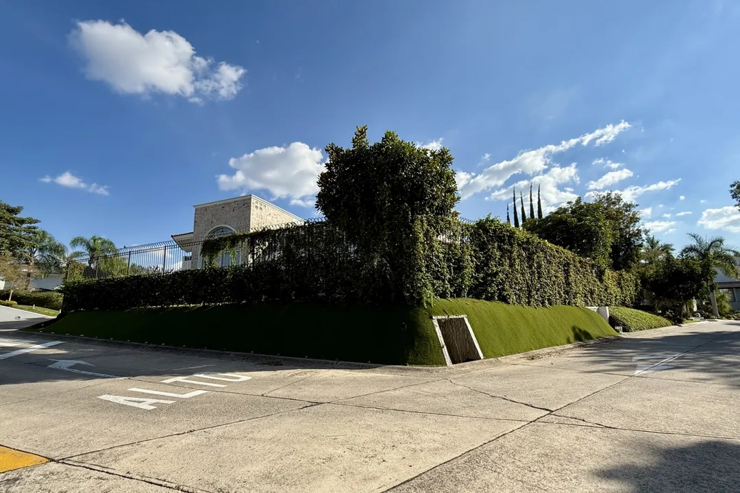 Foto 4 de 917 M2 de terreno, 500 M2 de construcción, 4 recámaras, 6 autos y jardín