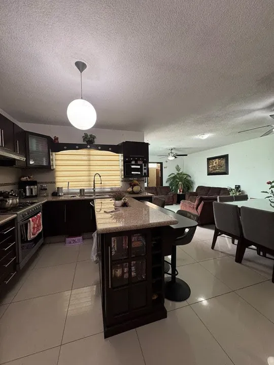 Foto 2 de Casa en venta con recámara en planta baja en Jardines de la Cruz 🌳