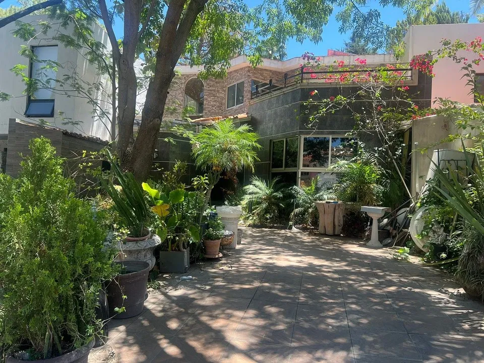 Amplia Casa en Venta en Bugambilias