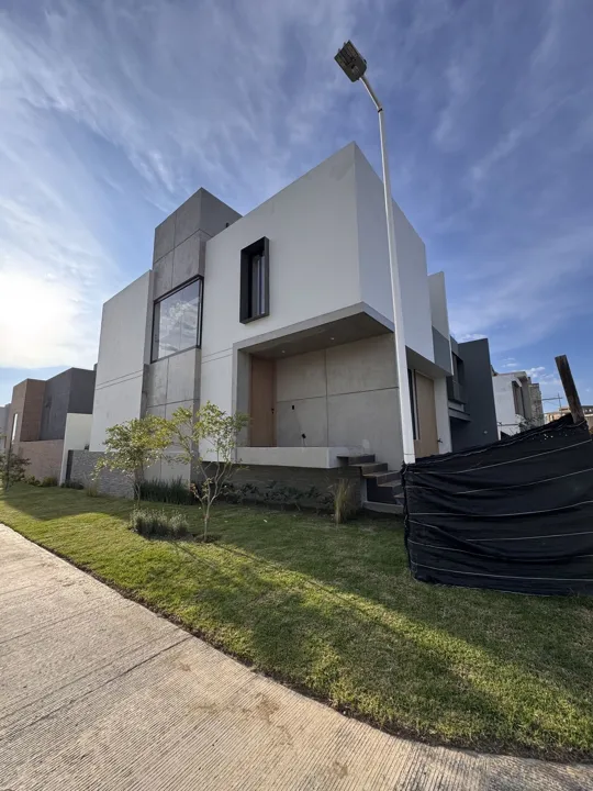 Foto 2 de Casa en esquina en venta en Valle Imperial Zapopan Jalisco