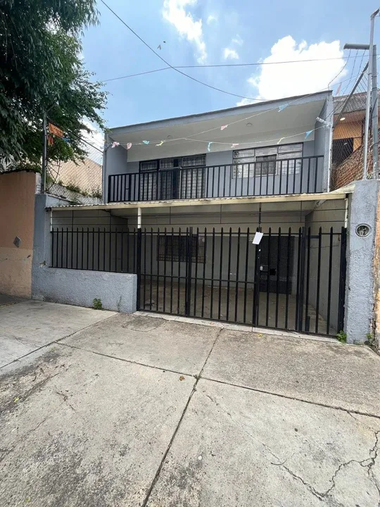 CASA EN VENTA CON USO DE SUELO COMERCIAL EN AVENIDA CRUZ DEL SUR