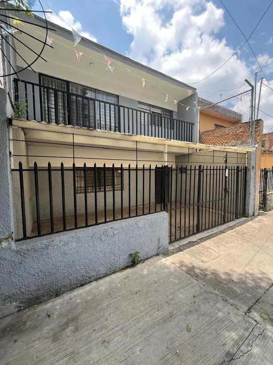 Foto 5 de CASA EN VENTA CON USO DE SUELO COMERCIAL EN AVENIDA CRUZ DEL SUR
