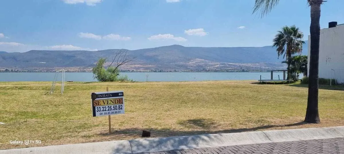 Foto 4 de TERRENO FRENTE A LA LAGUNA EN LA RESERVA