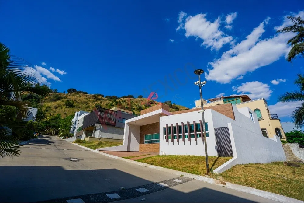 Foto 2 de Propiedad en VENTA - Calle Paseo Lago Nogal 109, Lago Nogal, 45645 Tlajomulco de Zúñiga, Jal, México