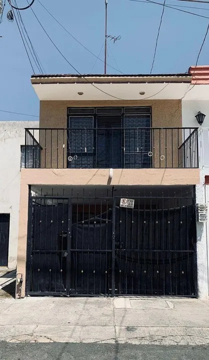 Casa en Venta en Constitucion - Esteban Vaca Calderon 240