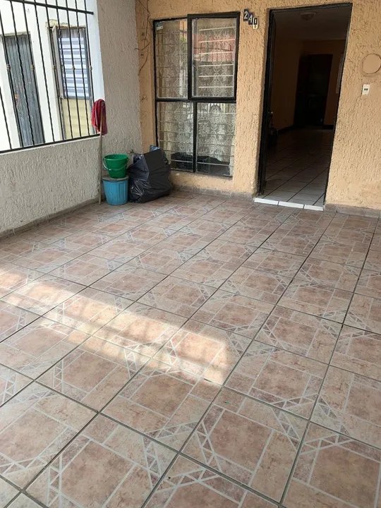 Foto 2 de Casa en Venta en Constitucion - Esteban Vaca Calderon 240