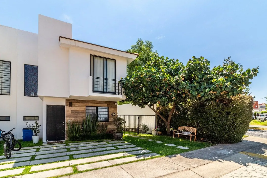 SE VENDE Casa muy linda en ALTARA con excedente de terreno