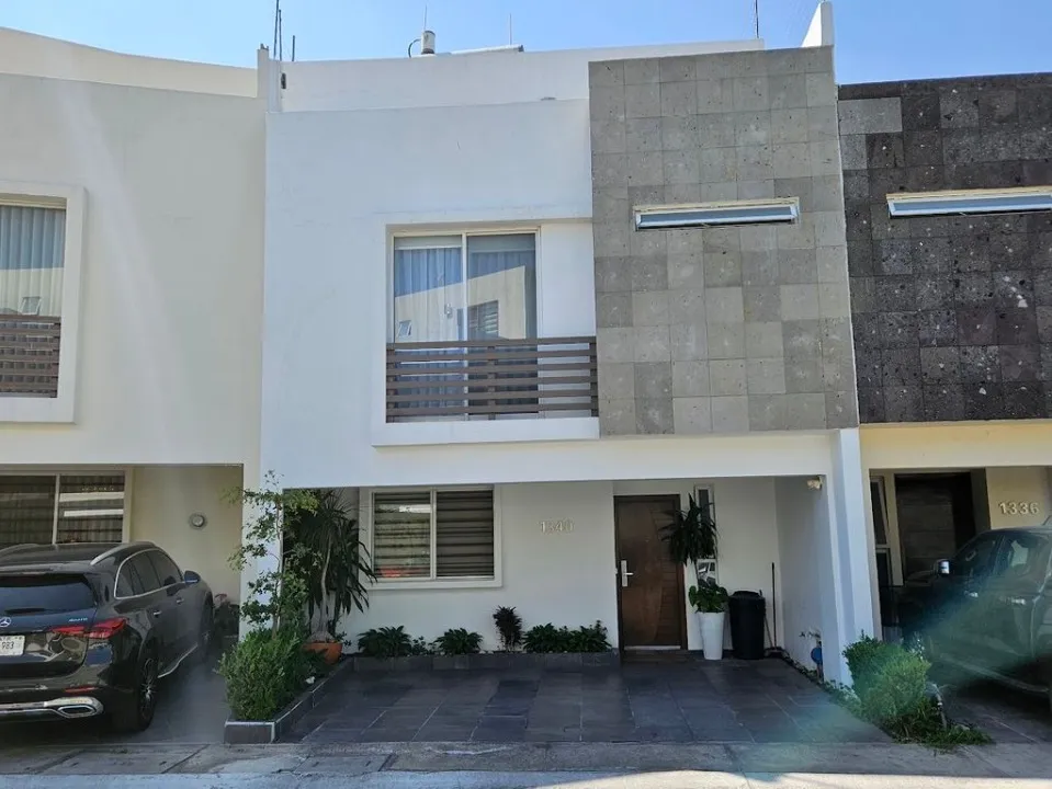 Casa en venta en Avenida Niños Héroes, Los Portales, San Pedro Tlaquepaque