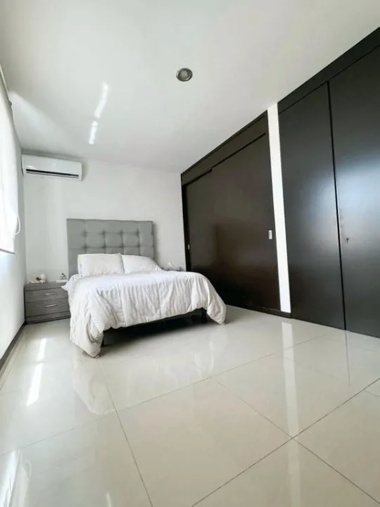 Foto 3 de Casa en venta en Avenida Niños Héroes, Los Portales, San Pedro Tlaquepaque