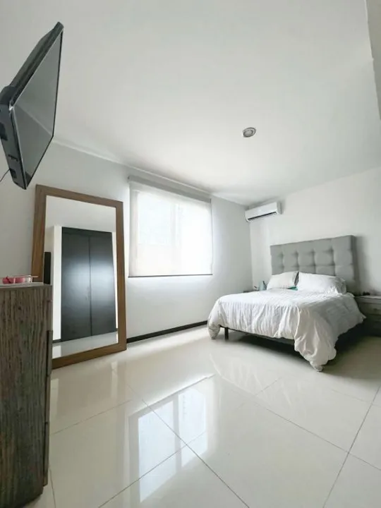 Foto 4 de Casa en venta en Avenida Niños Héroes, Los Portales, San Pedro Tlaquepaque