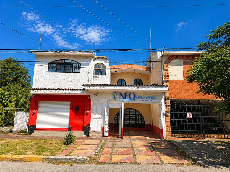 CASA EN VENTA CON USO DE SUELO COMERCIAL EN FRAC. REVOLUCION Tlaquepaque