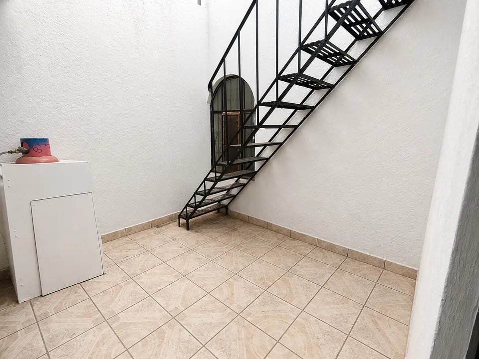 Foto 5 de CASA EN VENTA CON USO DE SUELO COMERCIAL EN FRAC. REVOLUCION Tlaquepaque