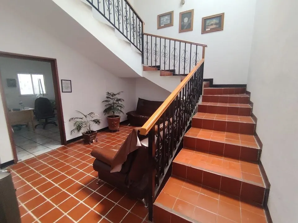 Foto 9 de CASA EN VENTA CON USO DE SUELO COMERCIAL EN FRAC. REVOLUCION Tlaquepaque