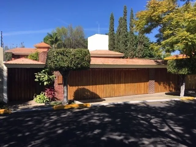 Foto 3 de Casa en Venta a Precio de Terreno en Lomas Altas