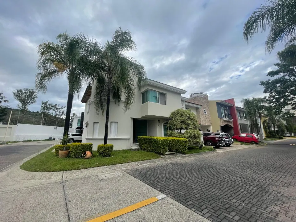 Casa en venta en Avenida Ecónomos, Rinconada del Parque, Zapopan