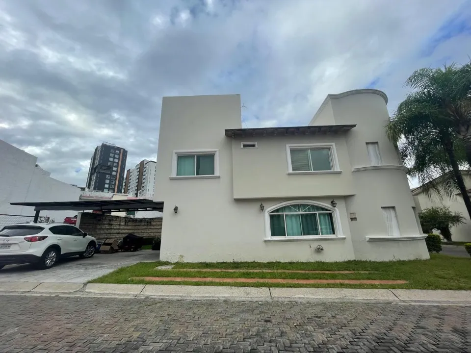 Foto 3 de Casa en venta en Avenida Ecónomos, Rinconada del Parque, Zapopan