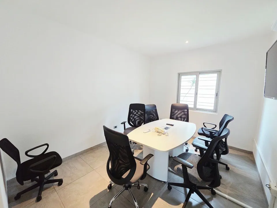 Foto 9 de OPORTUNIDAD CASA EN AVENIDA PARA USO COMERCIAL CON ESPACIOS AMPLIOS