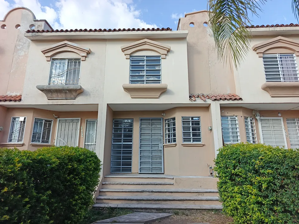 CASA EN VENTA EN LOMA DEL BOSQUE