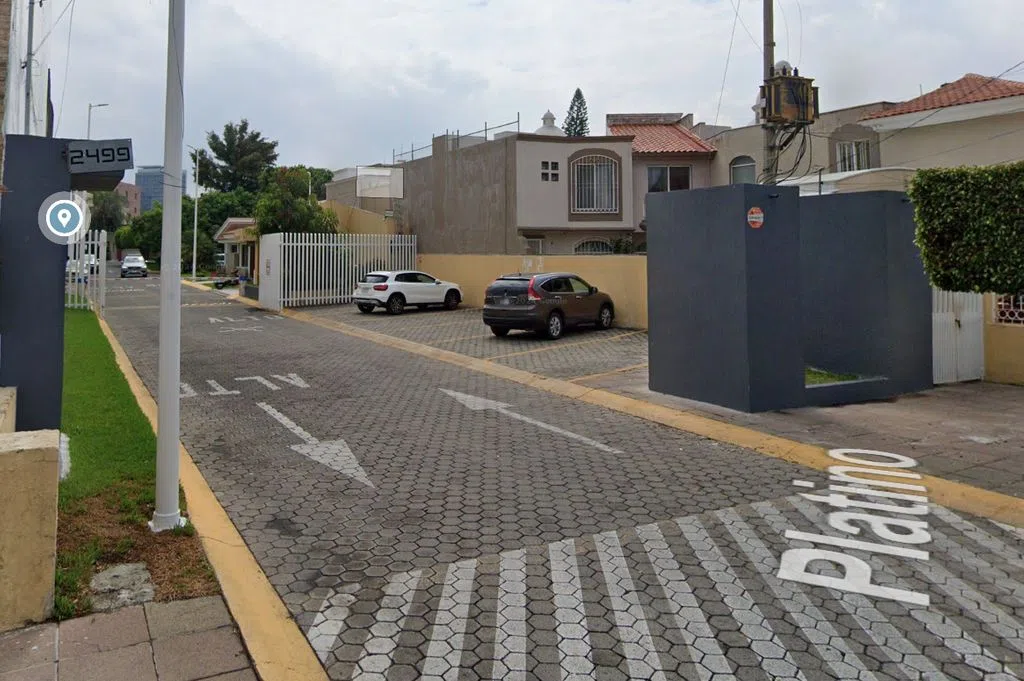 Foto 2 de CASA ESTILO COLONIAL EN COTO, MUY BIEN DISTRIBUIDA