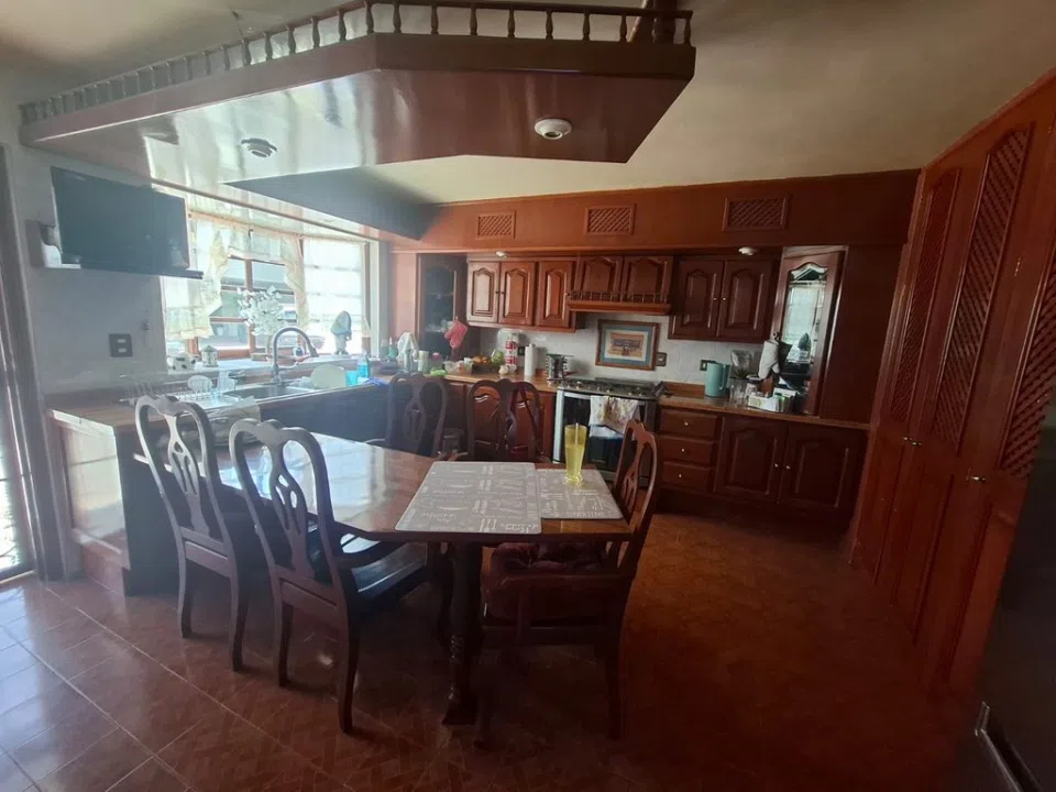 Foto 3 de CASA ESTILO COLONIAL EN COTO, MUY BIEN DISTRIBUIDA