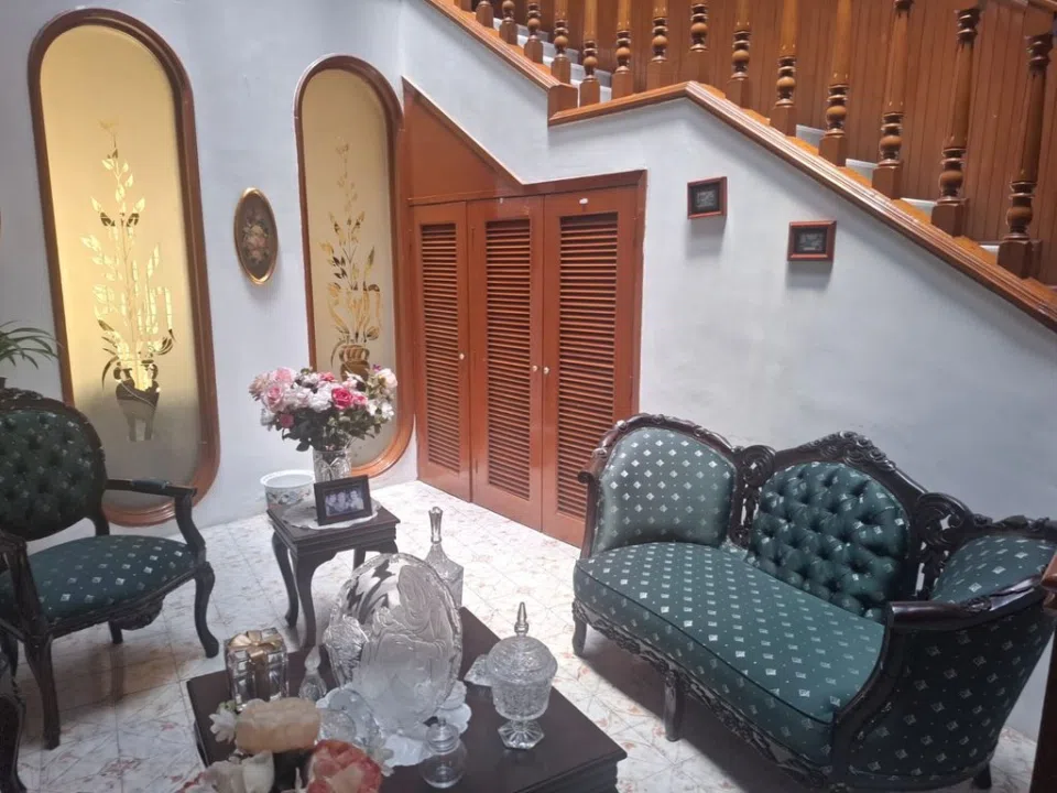 Foto 4 de CASA ESTILO COLONIAL EN COTO, MUY BIEN DISTRIBUIDA