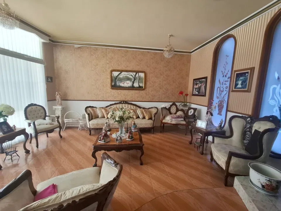 Foto 7 de CASA ESTILO COLONIAL EN COTO, MUY BIEN DISTRIBUIDA