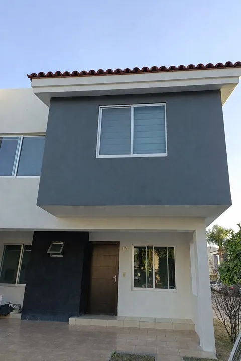 Casa en venta en Coto Asturias, Nueva Galicia | Esquina frente al parque