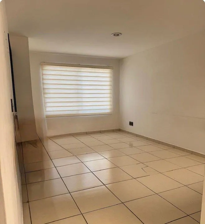 Foto 4 de Casa en venta en Coto Asturias, Nueva Galicia | Esquina frente al parque
