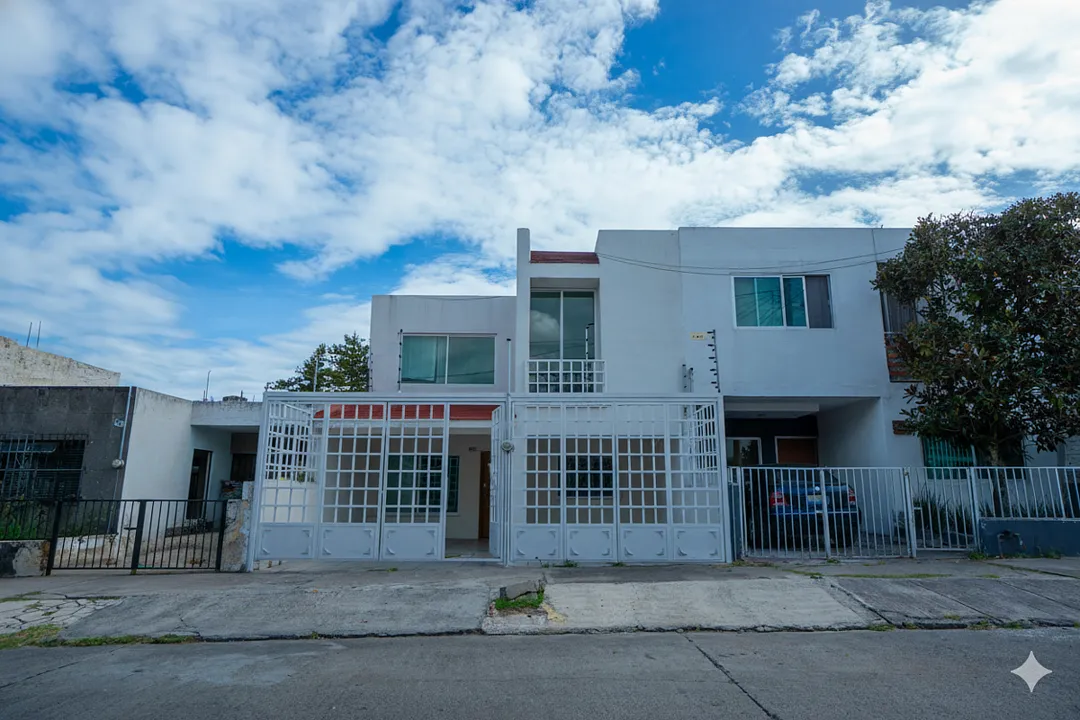 Foto 2 de Casa en Venta en Colinas de la Normal | Oportunidad para Inversionistas