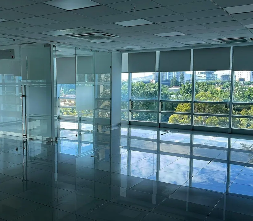 OFICINA SEMI ADAPTADA  DE 247m2 en ZONA MINERVA