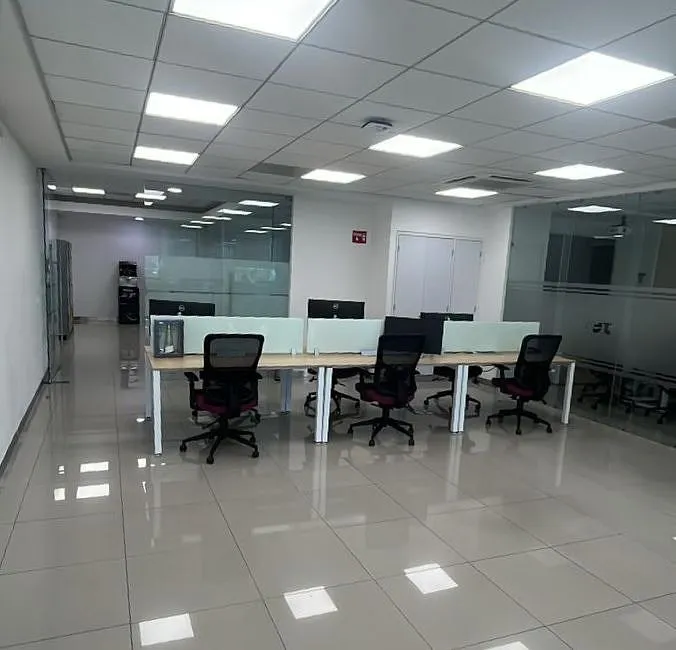 Foto 4 de OFICINA SEMI ADAPTADA  DE 247m2 en ZONA MINERVA