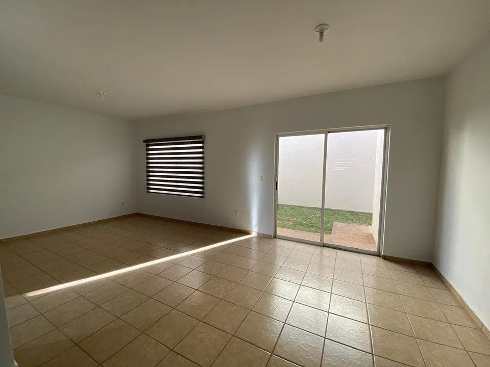 CASA EN RENTA EN VILLA CALIFORNIA, AL SUR DE LA CIUDAD, A PASOS DE LA ALBERCA