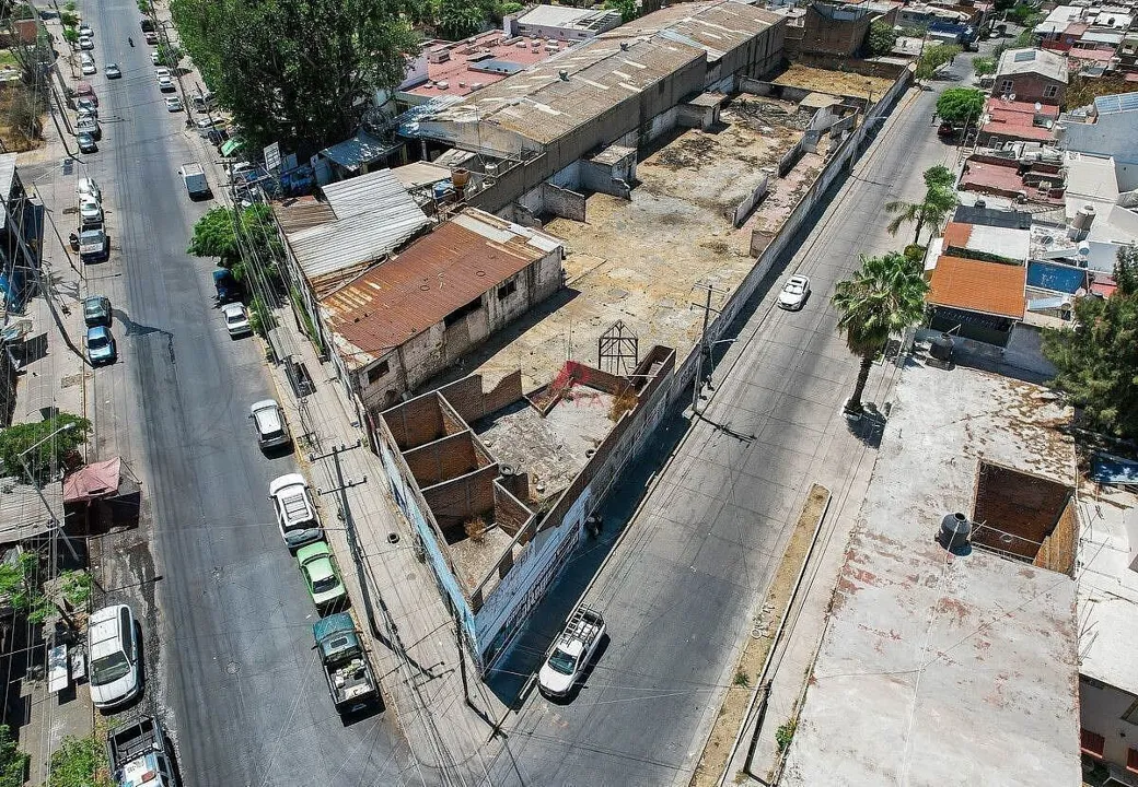 Terreno mixto en venta en Huentitán Guadalajara 2,446 m² para departamentos.