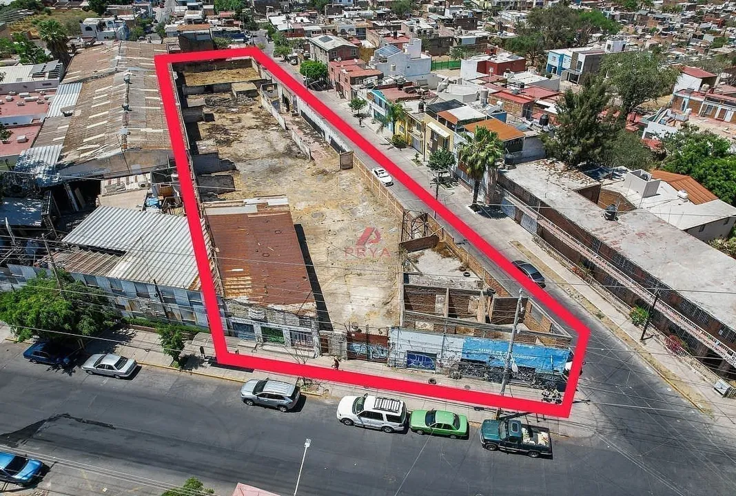 Foto 4 de Terreno mixto en venta en Huentitán Guadalajara 2,446 m² para departamentos.