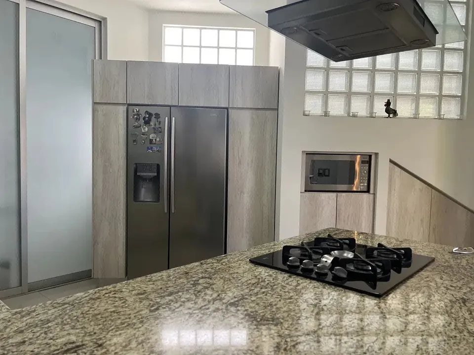 Foto 7 de Moderna Casa Dentro de Coto en Jardín Real