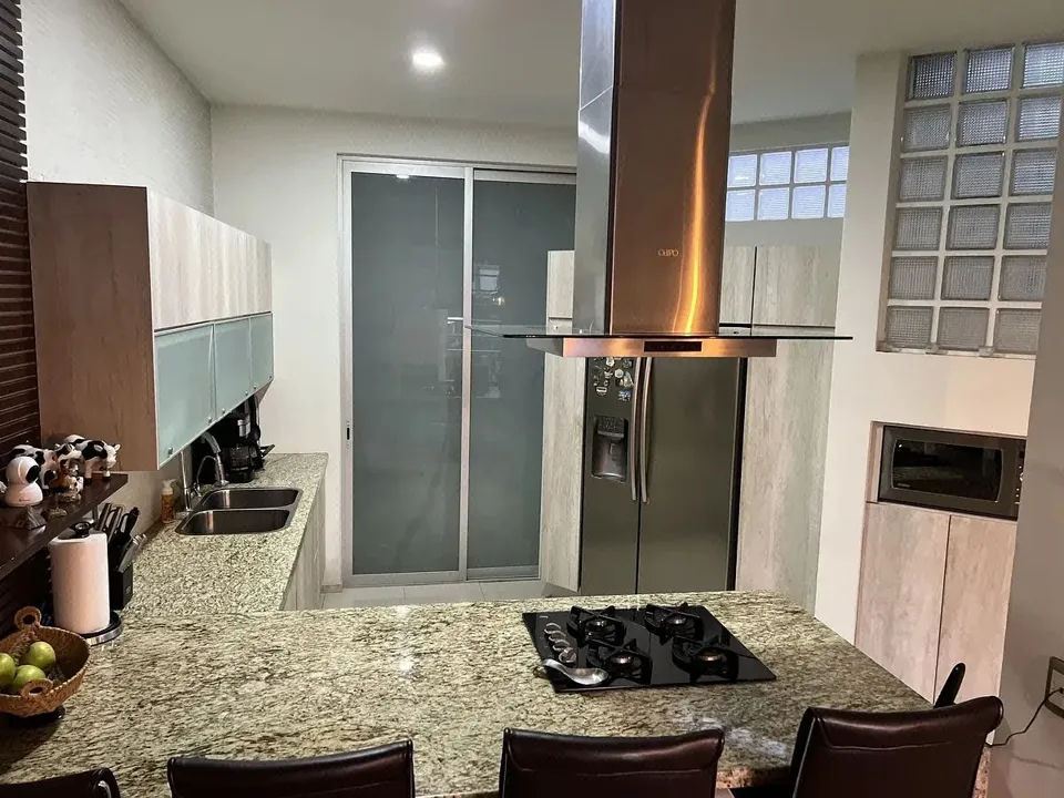 Foto 8 de Moderna Casa Dentro de Coto en Jardín Real