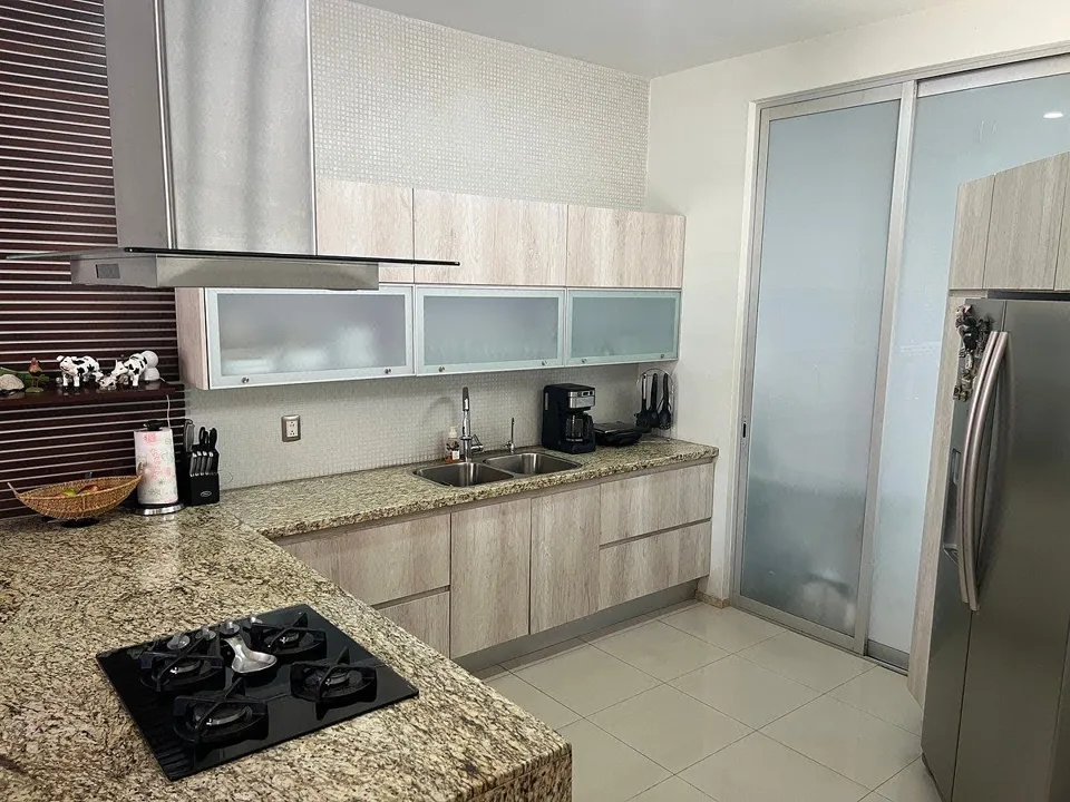 Foto 9 de Moderna Casa Dentro de Coto en Jardín Real