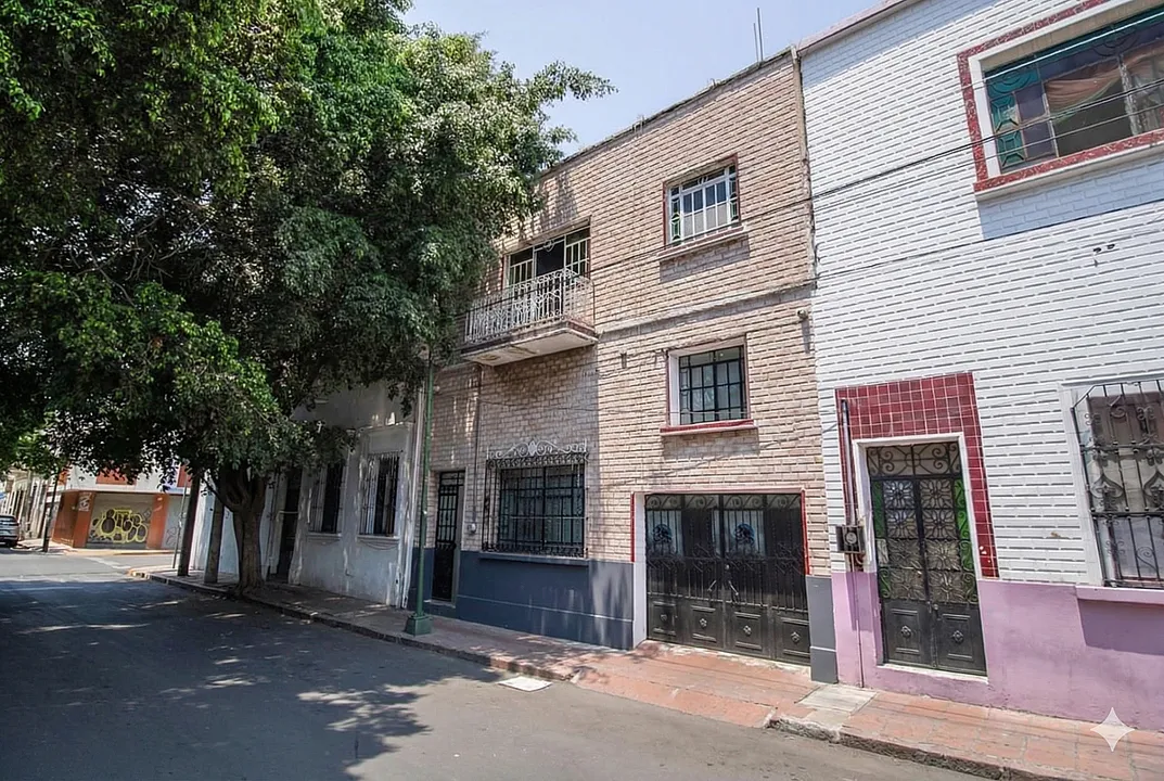 Casa en venta Guadalajara Centro para remodelar con proyecto y renders.