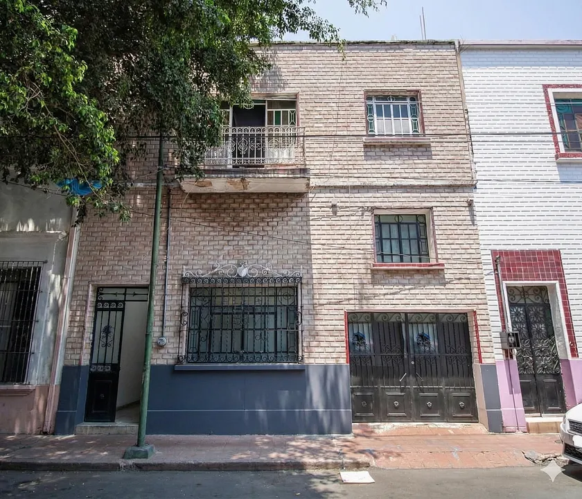 Foto 2 de Casa en venta Guadalajara Centro para remodelar con proyecto y renders.